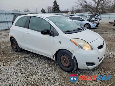 Czwarte zdjęcie samochodu z boku: 2009 TOYOTA YARIS BASE VIN:JTDJT903395258524 - miniatura