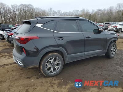 Trzecie zdjęcie samochodu z tyłu: 2023 KIA SELTOS EX VIN:KNDERCAAXP7407622 - miniatura