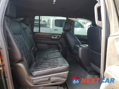 Zdjęcie 11 z 13 samochodu: 2023 CHEVROLET SUBURAN VIN:1GNSCBKDXPR109929 - miniatura