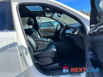 Piąte zdjęcie samochodu w środku: 2017 MERCEDES-BENZ GLE 350 4MATIC VIN:4JGDA5HB9HA951901 - miniatura