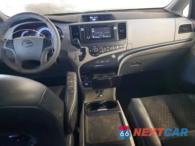 Zdjęcie 8 z 13 samochodu: 2014 TOYOTA SIENNA SPORT VIN:5TDXK3DC4ES428690 - miniatura