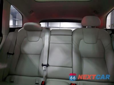 Zdjęcie 10 z 12 samochodu: 2018 VOLVO XC60 T5 MOMENTUM VIN:YV4102RK1J1089509 - miniatura