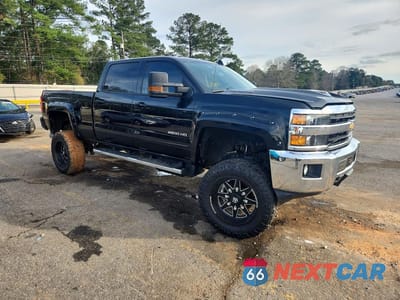 Czwarte zdjęcie samochodu z boku: 2018 CHEVROLET SILVERADO K2500 HEAVY DUTY LT VIN:1GC1KVEY0JF242876 - miniatura