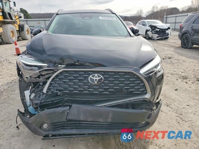 Piąte zdjęcie samochodu w środku: 2023 TOYOTA COROLLA CROSS XLE VIN:7MUDAABG3PV049561 - miniatura