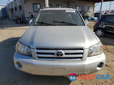 Piąte zdjęcie samochodu w środku: 2005 TOYOTA HIGHLANDER LIMITED VIN:JTEDP21A850082157 - miniatura