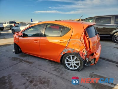 Drugie zdjęcie samochodu z przodu: 2013 TOYOTA PRIUS C VIN:JTDKDTB37D1034863 - miniatura