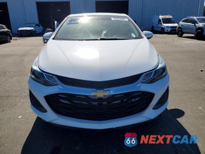Piąte zdjęcie samochodu w środku: 2019 CHEVROLET CRUZE LT VIN:1G1BE5SM6K7146106 - miniatura