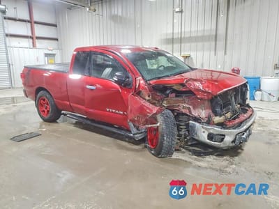 Czwarte zdjęcie samochodu z boku: 2018 NISSAN TITAN SV VIN:1N6AA1C52JN511175 - miniatura
