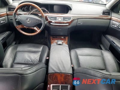 Zdjęcie 8 z 11 samochodu: 2012 MERCEDES-BENZ S 550 VIN:WDDNG7DBXCA449003 - miniatura