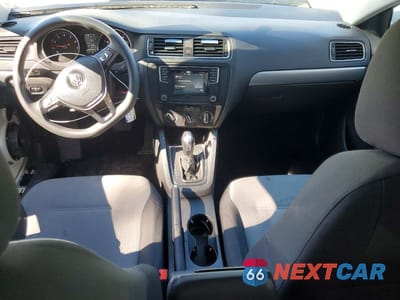 Zdjęcie 8 z 13 samochodu: 2018 VOLKSWAGEN JETTA S VIN:3VW2B7AJ7JM230892 - miniatura