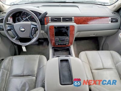 Zdjęcie 8 z 12 samochodu: 2009 CHEVROLET SUBURBAN K1500 LT VIN:1GNFK26329R216255 - miniatura