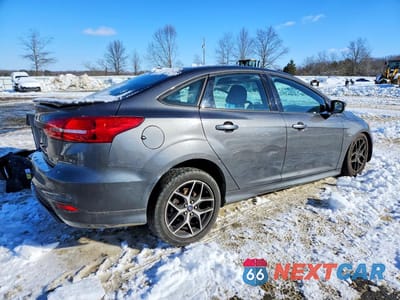 Trzecie zdjęcie samochodu z tyłu: 2016 FORD FOCUS SE VIN:1FADP3F20GL274398 - miniatura