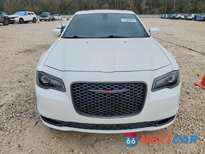 Piąte zdjęcie samochodu w środku: 2021 CHRYSLER 300 S VIN:2C3CCABG1MH585472 - miniatura