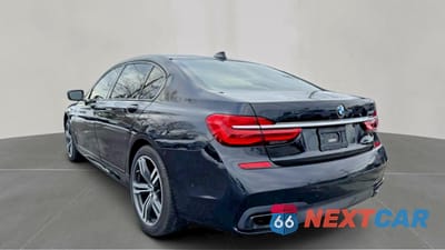 Trzecie zdjęcie samochodu z tyłu: 2018 BMW 750 I VIN:WBA7F0C55JGM22551 - miniatura