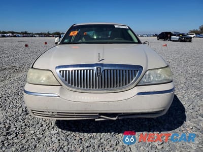 Piąte zdjęcie samochodu w środku: 2005 LINCOLN TOWN CAR SIGNATURE VIN:1LNHM81W45Y642475 - miniatura