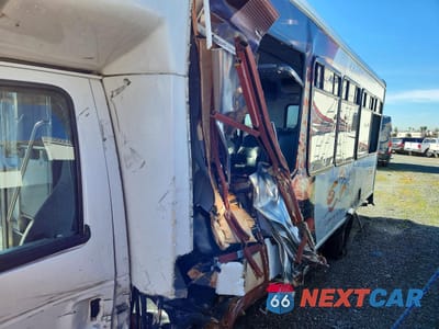 Zdjęcie 10 z 10 samochodu: 2013 FORD E450 SHUTTLE BUS VIN:1FDFE4FS5DDB16221 - miniatura