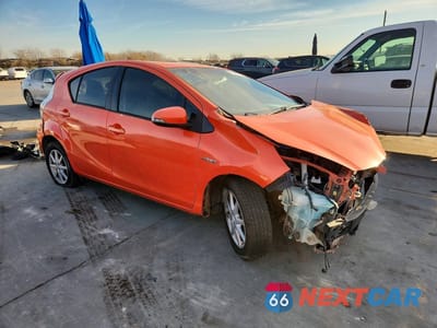 Czwarte zdjęcie samochodu z boku: 2013 TOYOTA PRIUS C VIN:JTDKDTB37D1034863 - miniatura