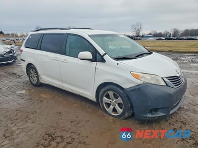 Czwarte zdjęcie samochodu z boku: 2012 TOYOTA SIENNA LE VIN:5TDKK3DC2CS241813 - miniatura