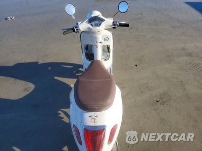 Zdjęcie 6 z 9 samochodu: 2018 VESPA PRIMAVERA 50 4V IE VIN:ZAPC536B9J5103364 - miniatura