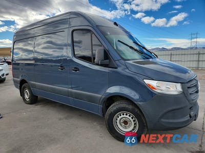 Czwarte zdjęcie samochodu z boku: 2019 MERCEDES BENZ SPRINTER 2500/3500 DELIVERY VAN VIN:WD4PF0CD9KT004177 - miniatura