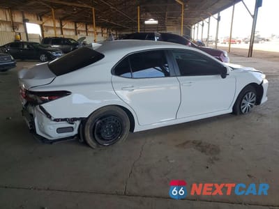 Trzecie zdjęcie samochodu z tyłu: 2023 TOYOTA CAMRY HYBRID LE VIN:4T1C31AK0PU601580 - miniatura