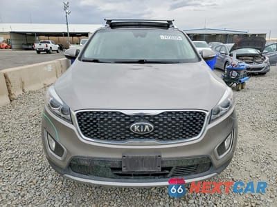 Piąte zdjęcie samochodu w środku: 2017 KIA SORENTO VIN:5XYPH4A58HG232277 - miniatura