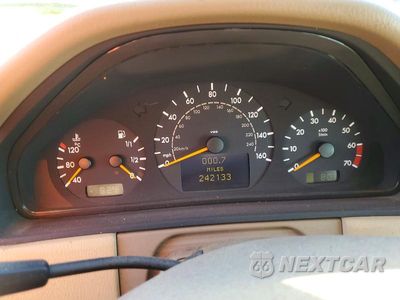 Zdjęcie 9 z 12 samochodu: 2002 MERCEDES-BENZ E-CLASS VIN:WDBJF65J52B427767 - miniatura