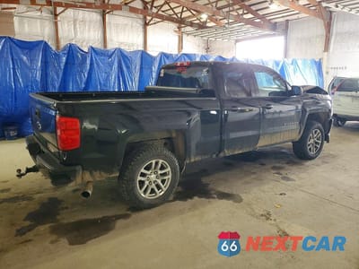 Trzecie zdjęcie samochodu z tyłu: 2018 CHEVROLET SILVERADO K1500 VIN:1GCVKNEC1JZ376204 - miniatura