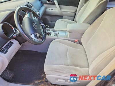 Zdjęcie 7 z 14 samochodu: 2011 TOYOTA HIGHLANDER BASE VIN:5TDBK3EHXBS082130 - miniatura