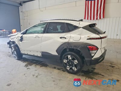 Drugie zdjęcie samochodu z przodu: 2025 HYUNDAI KONA SEL VIN:KM8HBCAB5SU283873 - miniatura