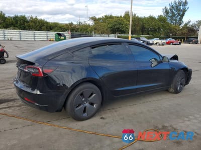 Trzecie zdjęcie samochodu z tyłu: 2023 TESLA MODEL 3 VIN:5YJ3E1EA3PF396197 - miniatura