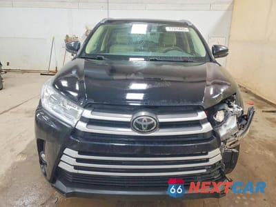 Piąte zdjęcie samochodu w środku: 2017 TOYOTA HIGHLANDER XLE VIN:5TDJZRFHXHS430803 - miniatura