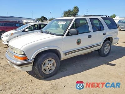 2000 CHEV BLAZER LT 1GNDT13W1Y2117866 - główne zdjęcie licytacji z USA - miniatura