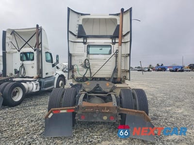 Zdjęcie 6 z 10 samochodu: 2017 VOLVO VNL SEMI TRUCK VIN:4V4N39TGXHN987977 - miniatura