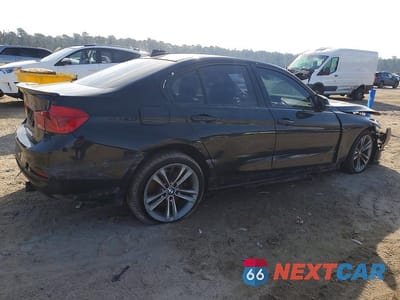 Trzecie zdjęcie samochodu z tyłu: 2016 BMW 340 XI VIN:WBA8B7G56GNT95383 - miniatura