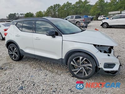 Czwarte zdjęcie samochodu z boku: 2021 VOLVO XC40 T5 R-DESIGN VIN:YV4162UM0M2613299 - miniatura