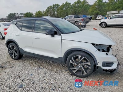 Czwarte zdjęcie samochodu z boku: 2021 VOLVO XC40 T5 R-DESIGN VIN:YV4162UM0M2613299 - miniatura