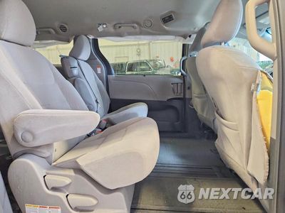Zdjęcie 10 z 12 samochodu: 2015 TOYOTA SIENNA LE 8-PASSENGER VIN:5TDKK3DC1FS541038 - miniatura