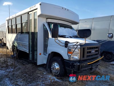 Czwarte zdjęcie samochodu z boku: 2025 FORD ECONOLINE E350 SUPER DUTY CUTAWAY VAN VIN:1FDEE3FN8SDD15115 - miniatura