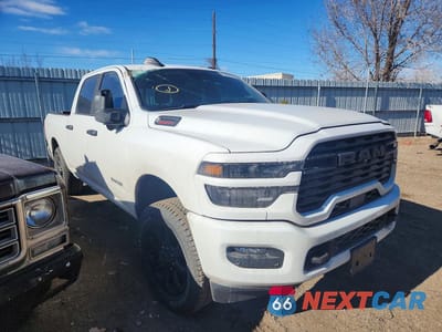 Czwarte zdjęcie samochodu z boku: 2025 RAM 2500 BIG HORN VIN:3C6UR5DJ2SG539734 - miniatura