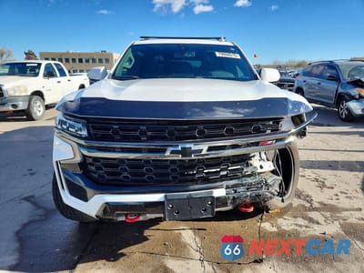 Piąte zdjęcie samochodu w środku: 2022 CHEVROLET TAHOE K1500 Z71 VIN:1GNSKPKD5NR167377 - miniatura