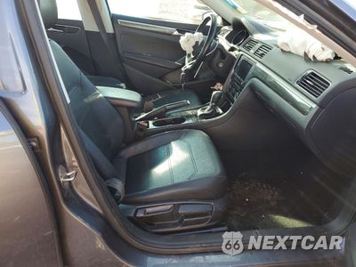Zdjęcie 7 z 13 samochodu: 2016 VOLKSWAGEN PASSAT SE VIN:1VWBT7A36GC012242 - miniatura