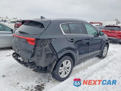 Trzecie zdjęcie samochodu z tyłu: 2018 KIA SPORTAGE LX VIN:KNDPMCAC8J7446919 - miniatura