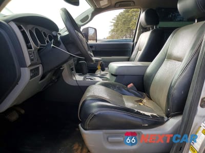 Zdjęcie 7 z 13 samochodu: 2012 TOYOTA TUNDRA GRADE VIN:5TFDW5F12CX212083 - miniatura