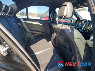 Zdjęcie 10 z 12 samochodu: 2013 MERCEDES-BENZ C 250 VIN:WDDGF4HB7DA796570 - miniatura