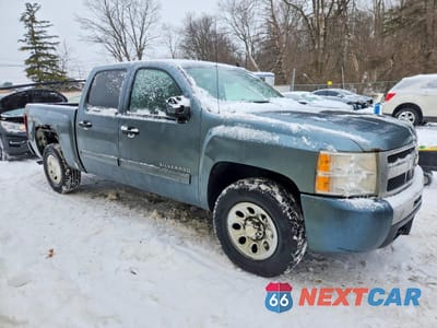 Czwarte zdjęcie samochodu z boku: 2011 CHEVROLET SILVERADO K1500 LS VIN:3GCPKREA2BG317517 - miniatura