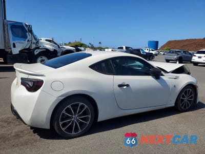 Trzecie zdjęcie samochodu z tyłu: 2017 TOYOTA 86 BASE VIN:JF1ZNAA16H9703749 - miniatura