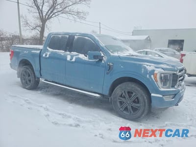 Czwarte zdjęcie samochodu z boku: 2023 FORD F150 SUPERCREW VIN:1FTFW1E80PKD15182 - miniatura