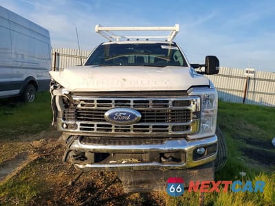 Piąte zdjęcie samochodu w środku: 2025 FORD F350 SUPER DUTY VIN:1FD8W3HT3SED21193 - miniatura