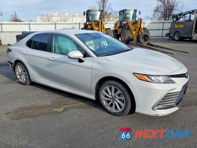 Czwarte zdjęcie samochodu z boku: 2023 TOYOTA CAMRY LE VIN:4T1C11AK3PU158833 - miniatura